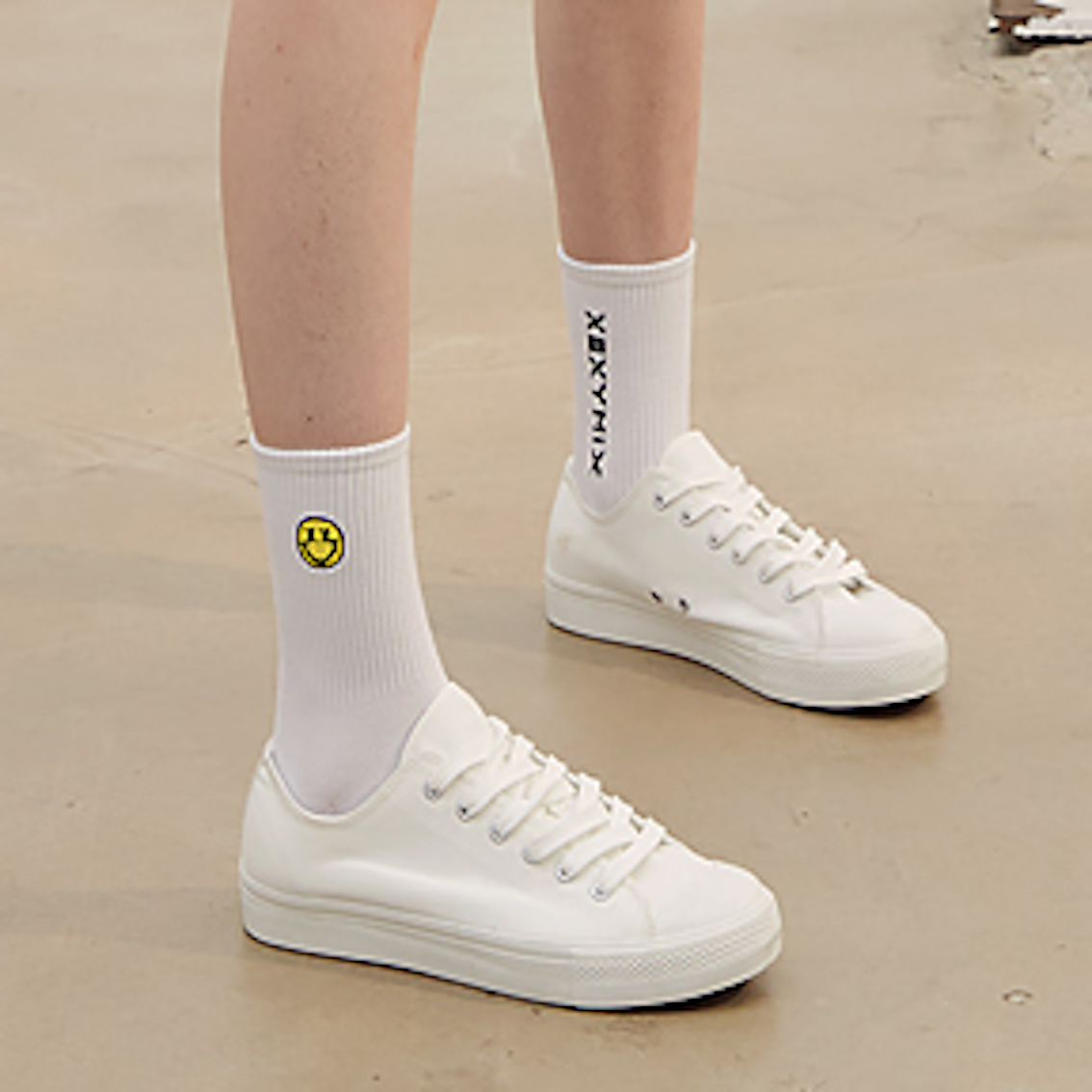 Smile Crop Socks_White